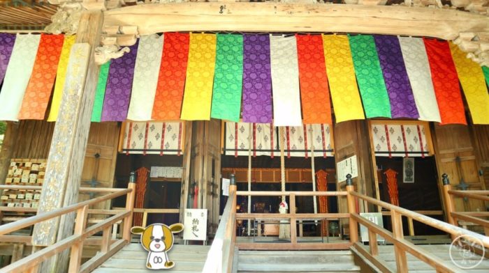 五台山竹林寺の本堂と五色幕
